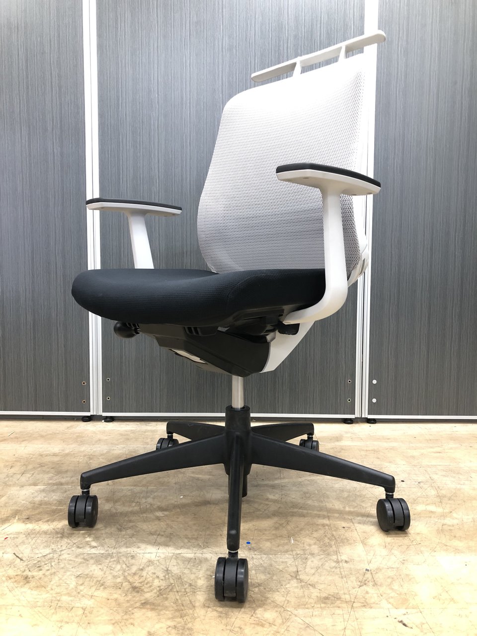 【腰痛対策】ランバーサポート搭載!オフィスワークに適したデスクチェア【中古】【オフィス家具】【東京】【大阪】【愛知】【岐阜】【在宅ワーク】【テレワーク】
                        シロッコ 
                                    中古
            