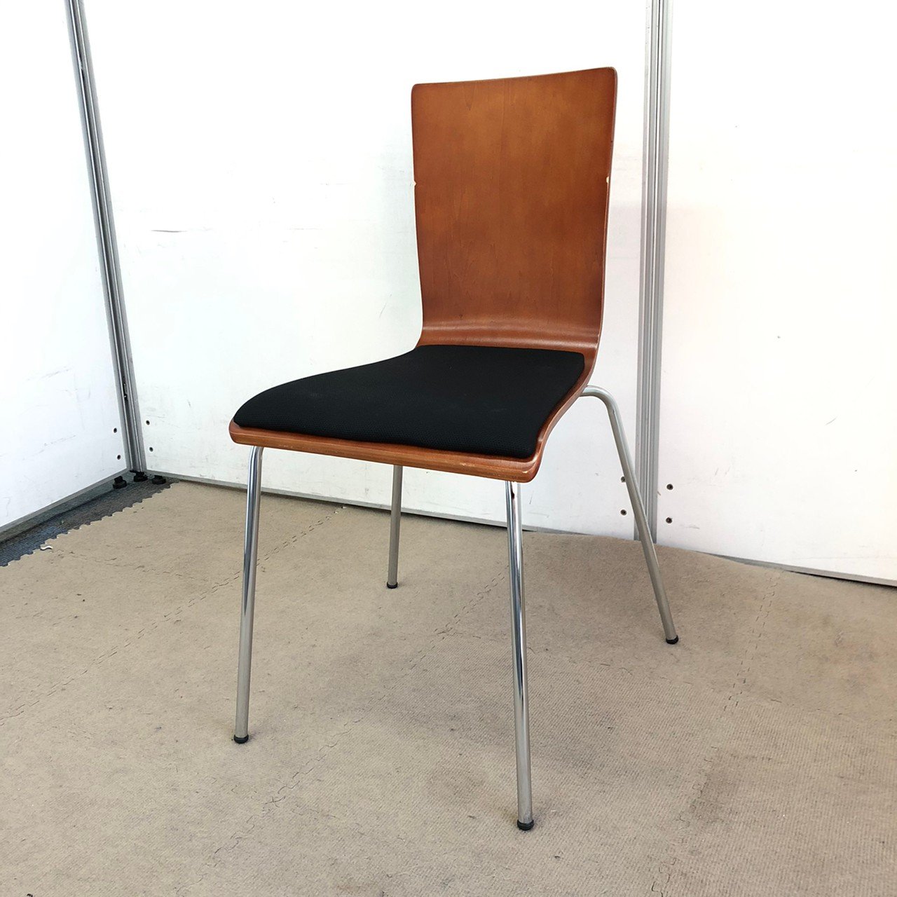 【カラフルなチェア】上下に重ねて省スペース！
                        その他シリーズ
                                    中古
            