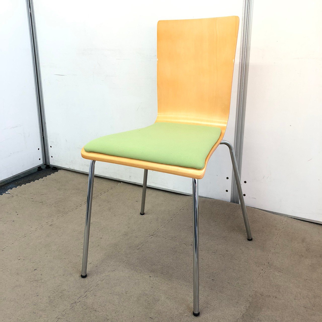 【カラフルなチェア】上下に重ねて省スペース！
                        その他シリーズ
                                    中古
            