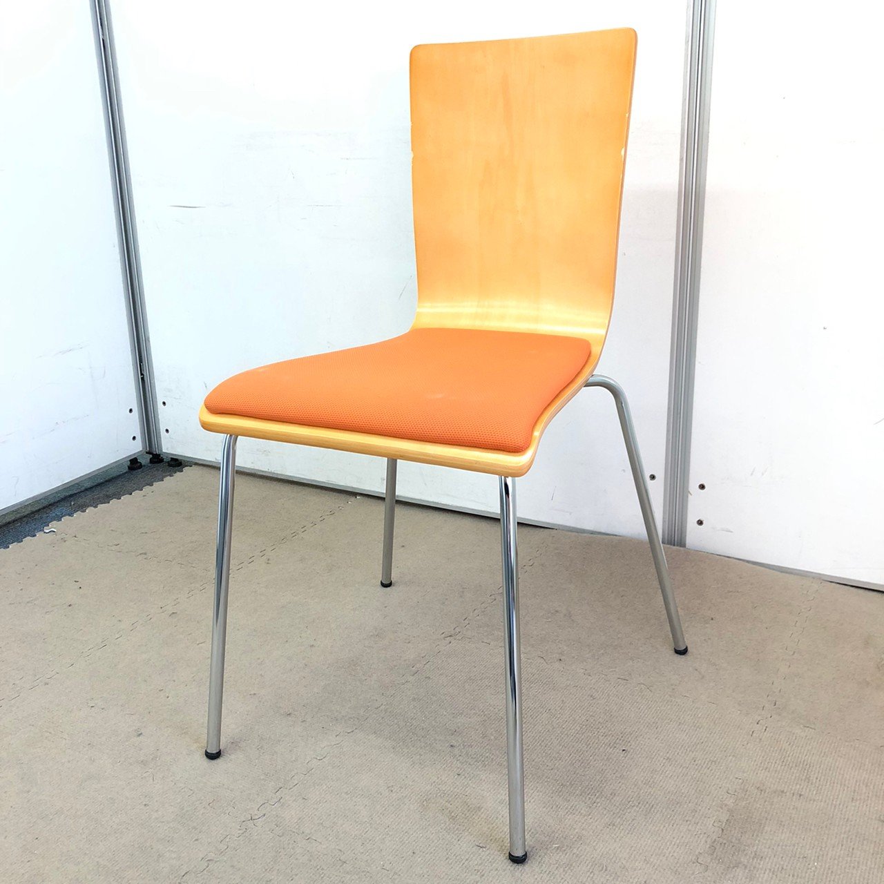 【カラフルなチェア】上下に重ねて省スペース！
                        その他シリーズ
                                    中古
            