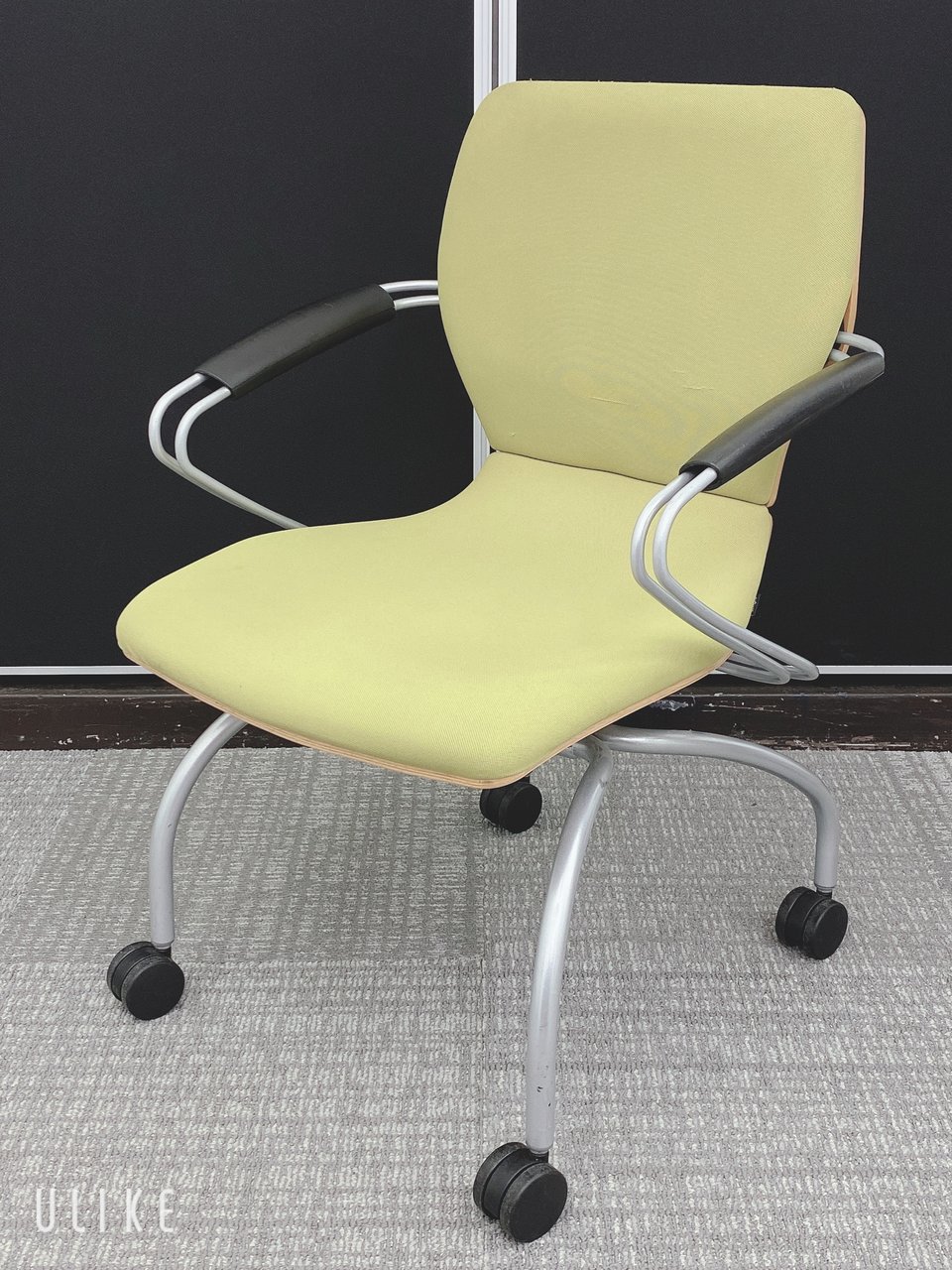 【4脚おろそい】会議用にどうぞ！謎のネーミングシンタ（SINTA）チェア※ホツレ＆シミあり◆イトーキ製
                        シンタ 
                                    中古
            