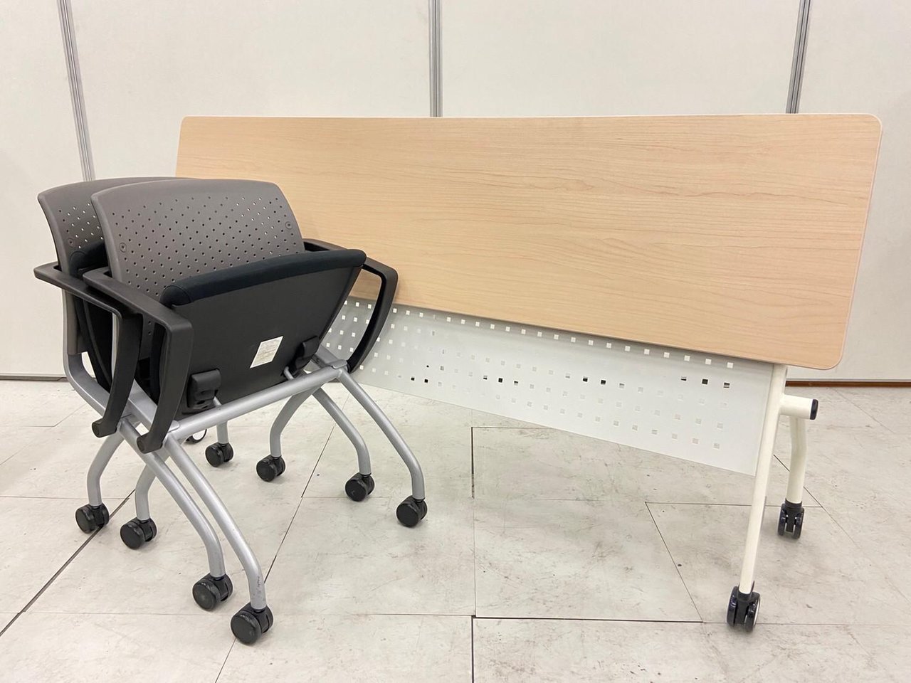 【20セット限定】新品テーブル+中古チェアのコストカット特別セット！！短納期のお客様にもおすすめ！！
                        その他シリーズ
                                    中古
            