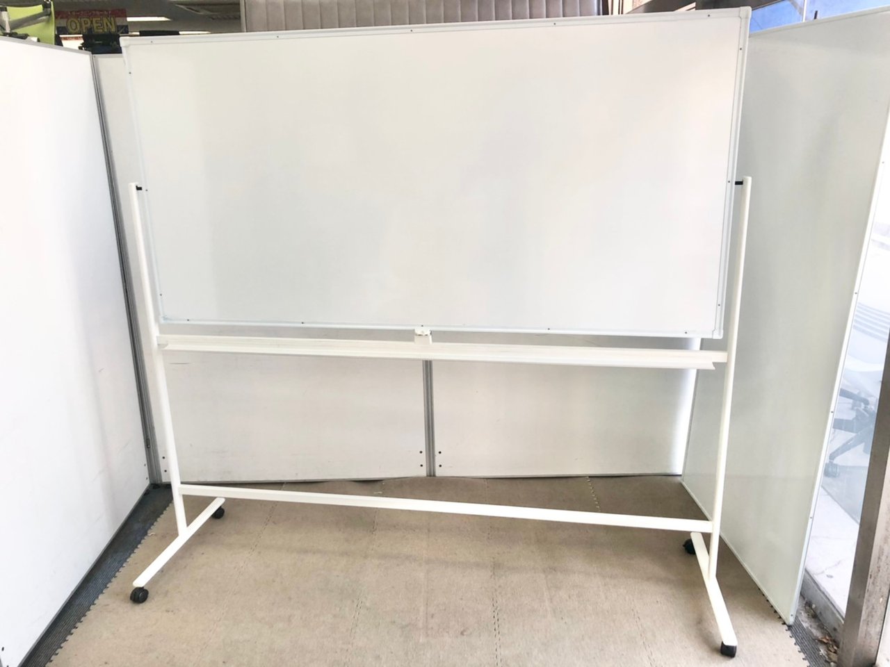 【限定1台！】
滅多にない両面のタイプのホワイトボード
                        その他シリーズ
                                    中古
            