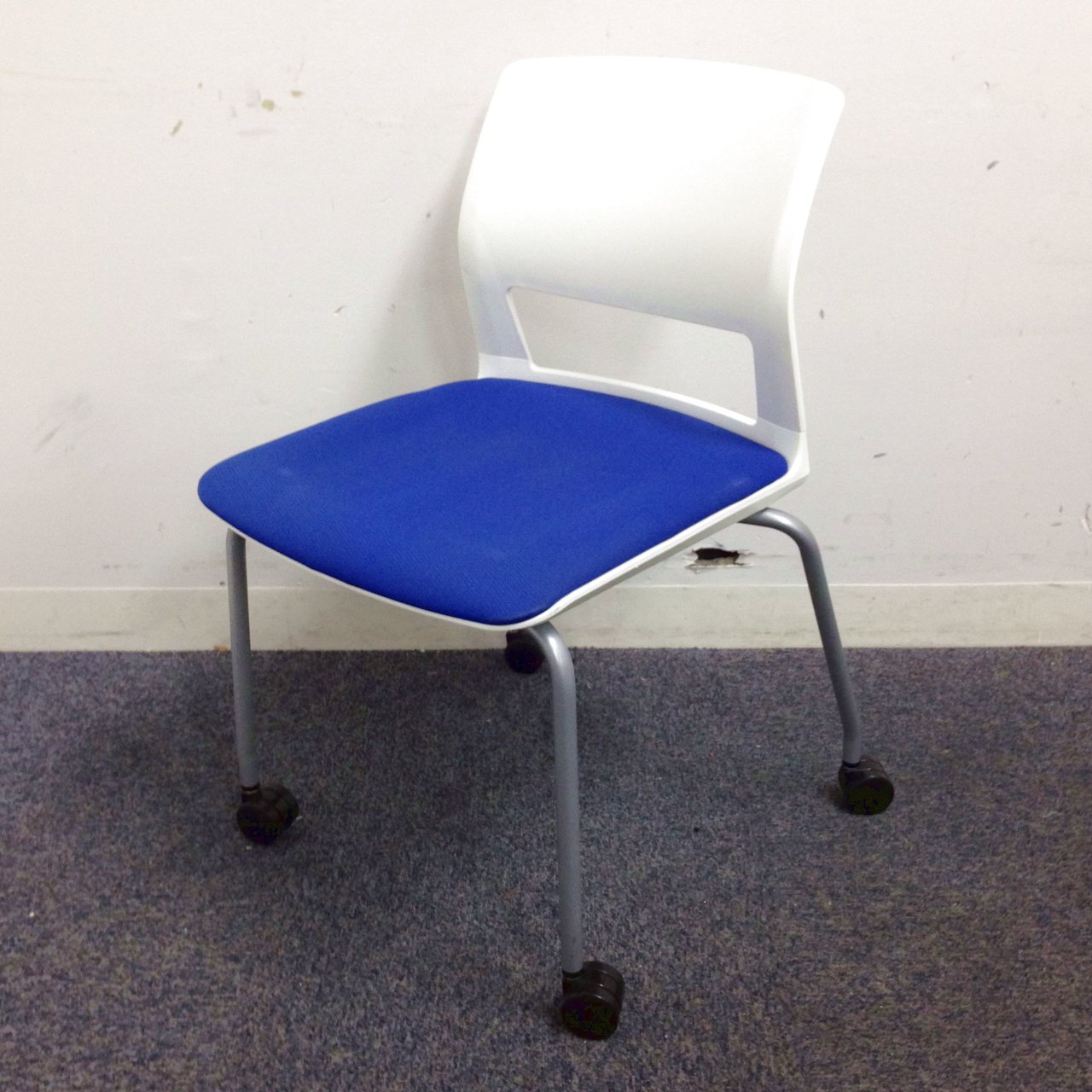 ミーティングチェア大量入荷！
売れ筋商品のため、お問い合わせはお早めにお願いします。【関西倉庫在庫】【1年保証対象商品】
                        CK160
                                    中古
            