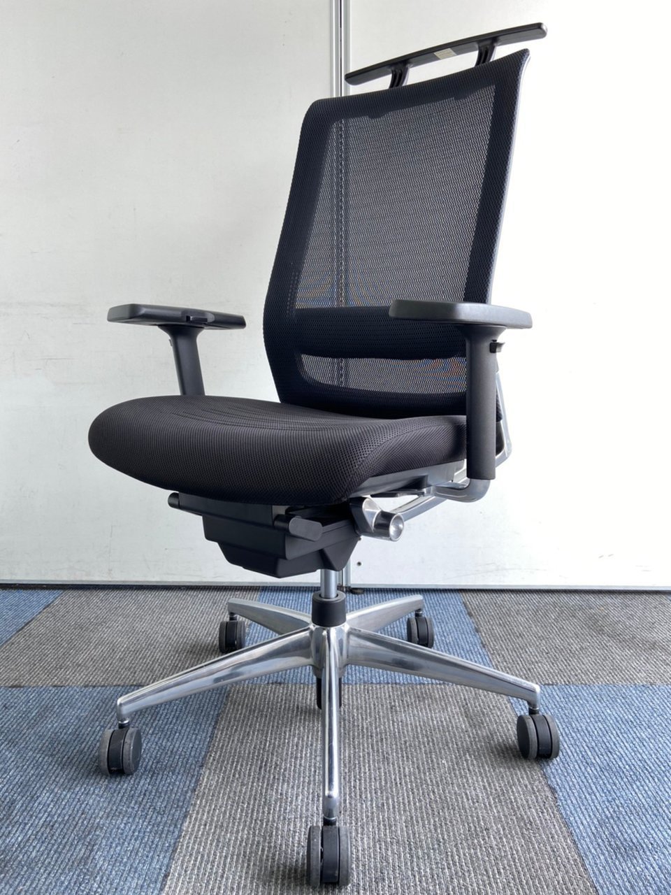 【訳あり品】【肘付】【在庫一掃セール！】【独自のランバーが高次元の座り心地を演出】コクヨ/エアフォート/ブラック
                        エアフォート 
                                    中古
            