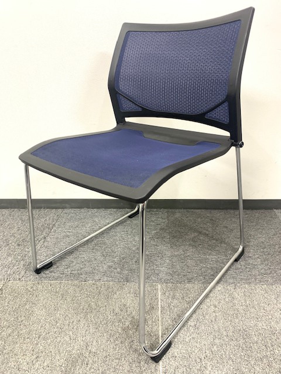 【４脚入荷】落ち着いたカラーのミーティングチェア/デザイン性と実用性を兼ね備えたスタイリッシュ設計
                        ツァルト 
                                    中古
            