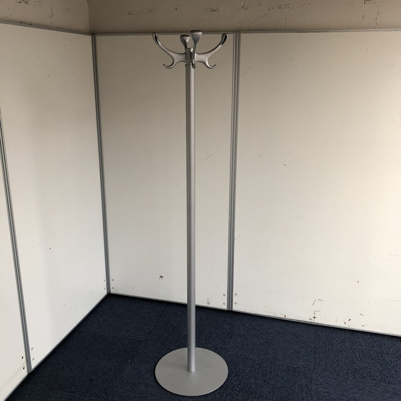 Φ【美品】okamura ステンレスコートハンガー キャスター付 オカムラ コートハンガー ブラック 900幅×475奥行×1700高さ（mm