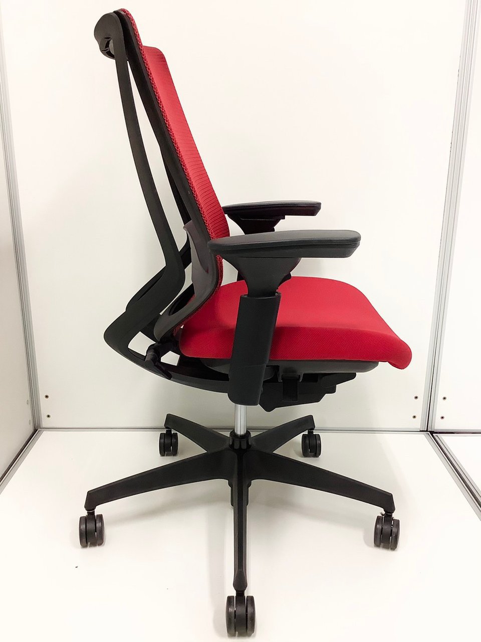 コクヨ　デュオラチェア　ハイバック　オフィスチェア 楽天市場】コクヨ デュオラチェア ハイバック 可動肘 黒 2017年