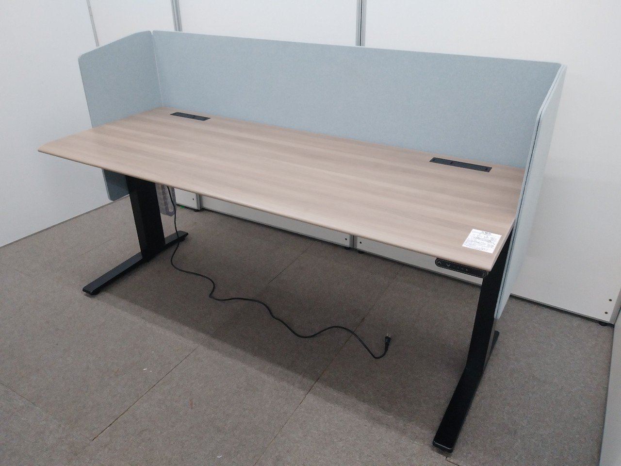 【限定1台入荷】【電動昇降デスク】オカムラ製　スイフト　プライズウッドミディアム【2017年製】
                        スイフト
                                    中古
            