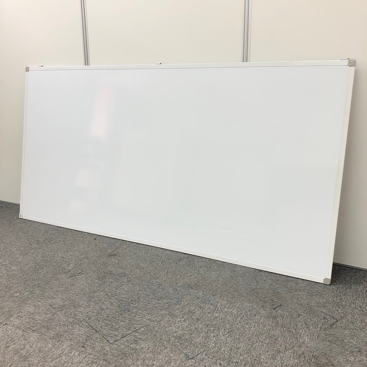 【幅広タイプ入荷！】■壁掛用ホワイトボード　W1800mm【マーカー受け無し】
                        その他シリーズ
                                    中古
            