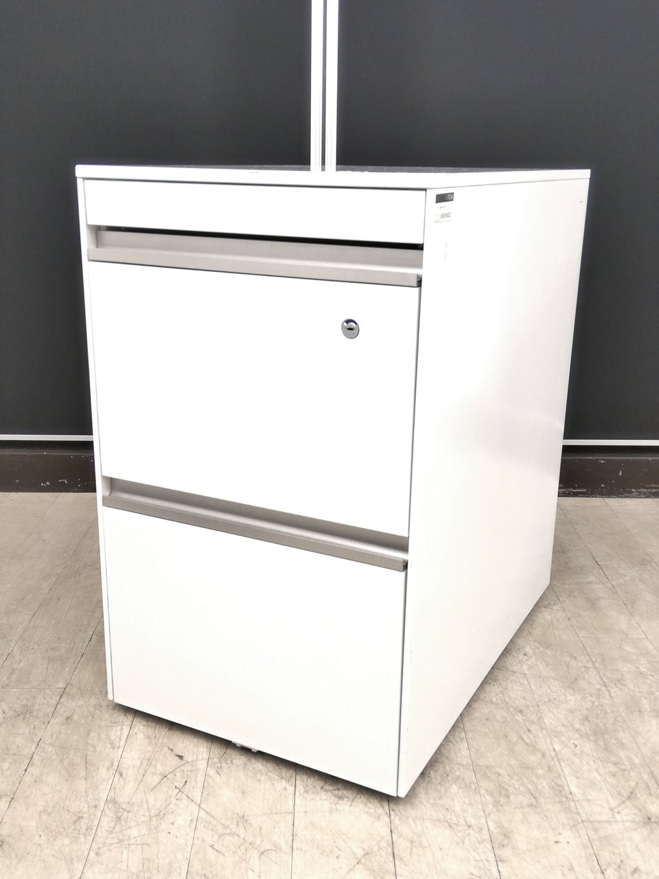 【15％OFF】【在庫入れ替えで安い！】デスク用ワゴン！フリアド用！増員用！イトーキ製！β
                        インクルード 
                                    中古
            