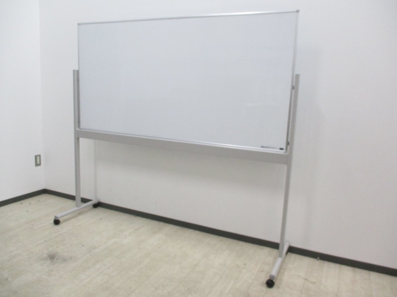 【安心のウチダ製片面ホワイトボード】お問合せが殺到しますのでお早めに！
                        その他シリーズ
                                    中古
            