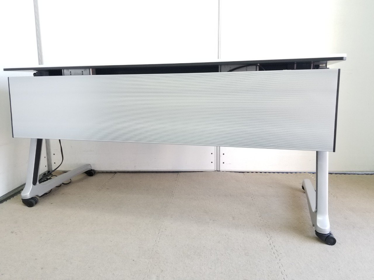 【コンパクト！】横幅1500mm、奥行600mm折りたためて省スペース！ソーシャルディスタンス！コンセント付き！
                        その他シリーズ
                                    中古
            