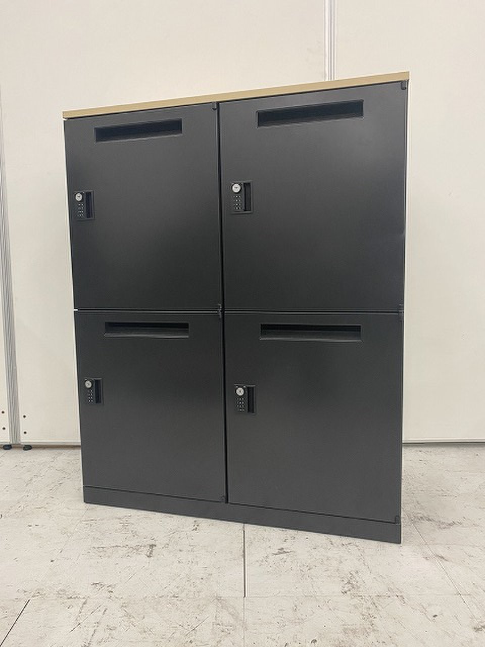 【状態良好品！】【シックなブラック】内田洋行製　HSシリーズ【4人用パーソナルロッカー】
                        HSパーソナル 
                                    中古
            