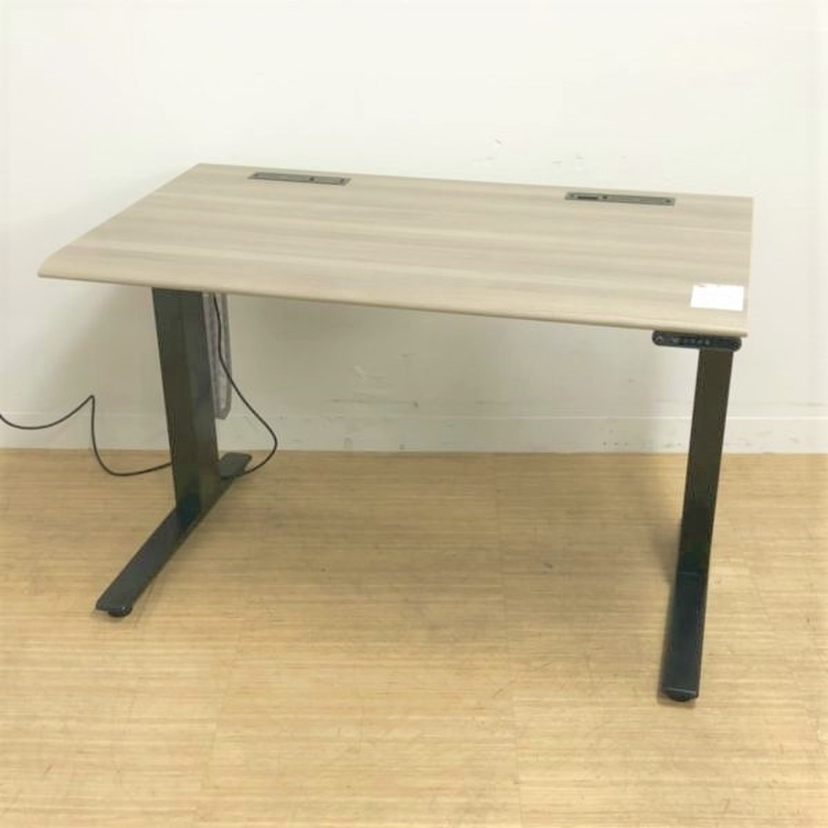 在宅ワークがはかどる！インテリアにもなる！健康志向の上下昇降デスク　高品質のオカムラ製スイフト(Swift)　便利なインジゲータ有
                        スイフト 
                                    中古
            