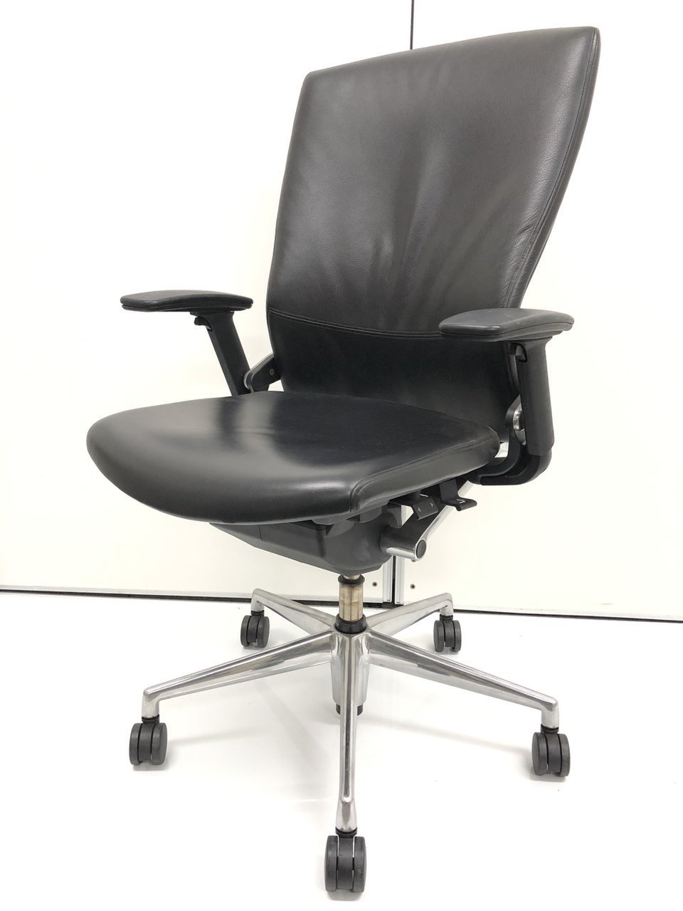 高級レザー｜エクゼクティブチェア｜今風の社長椅子、いやCEOチェア｜肘付きハイバック【倉庫在庫】
                        パルス 
                                    中古
            