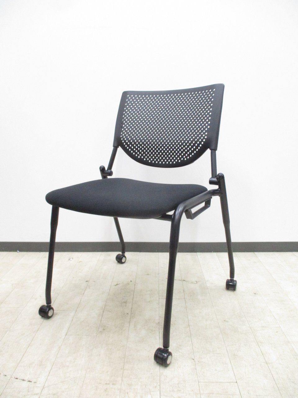 【定番】美品/会議室おすすめ/オカムラ製/プロスタック/ブラック※重ねる事可能/スペース有効活用
                        プロスタック 
                                    中古
            