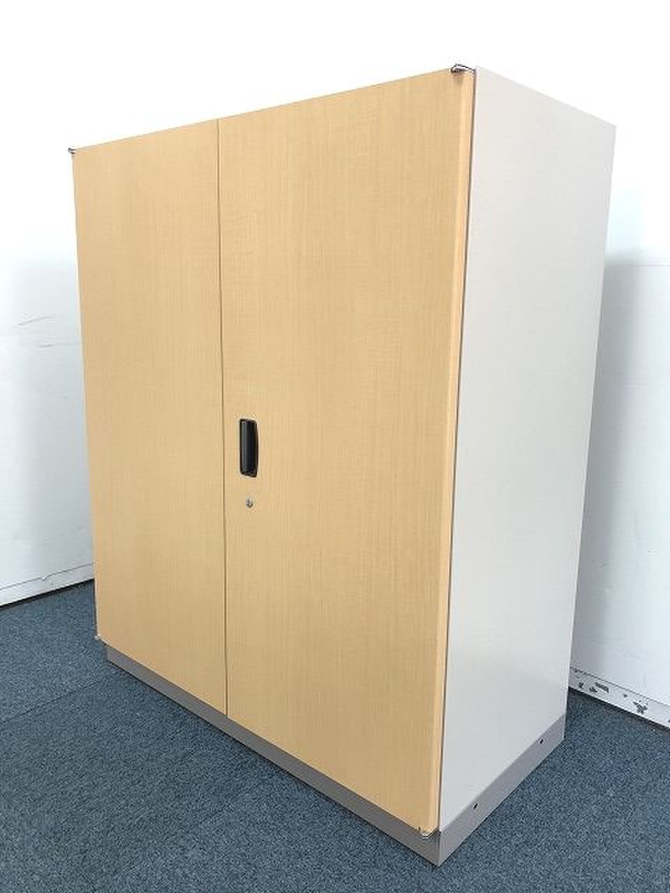 レア商品！！【外扉がナチュラルカラー内側がブラックのオシャレ！！両開き書庫の入荷です！！】
                        グレインフィール 
                                    中古
            