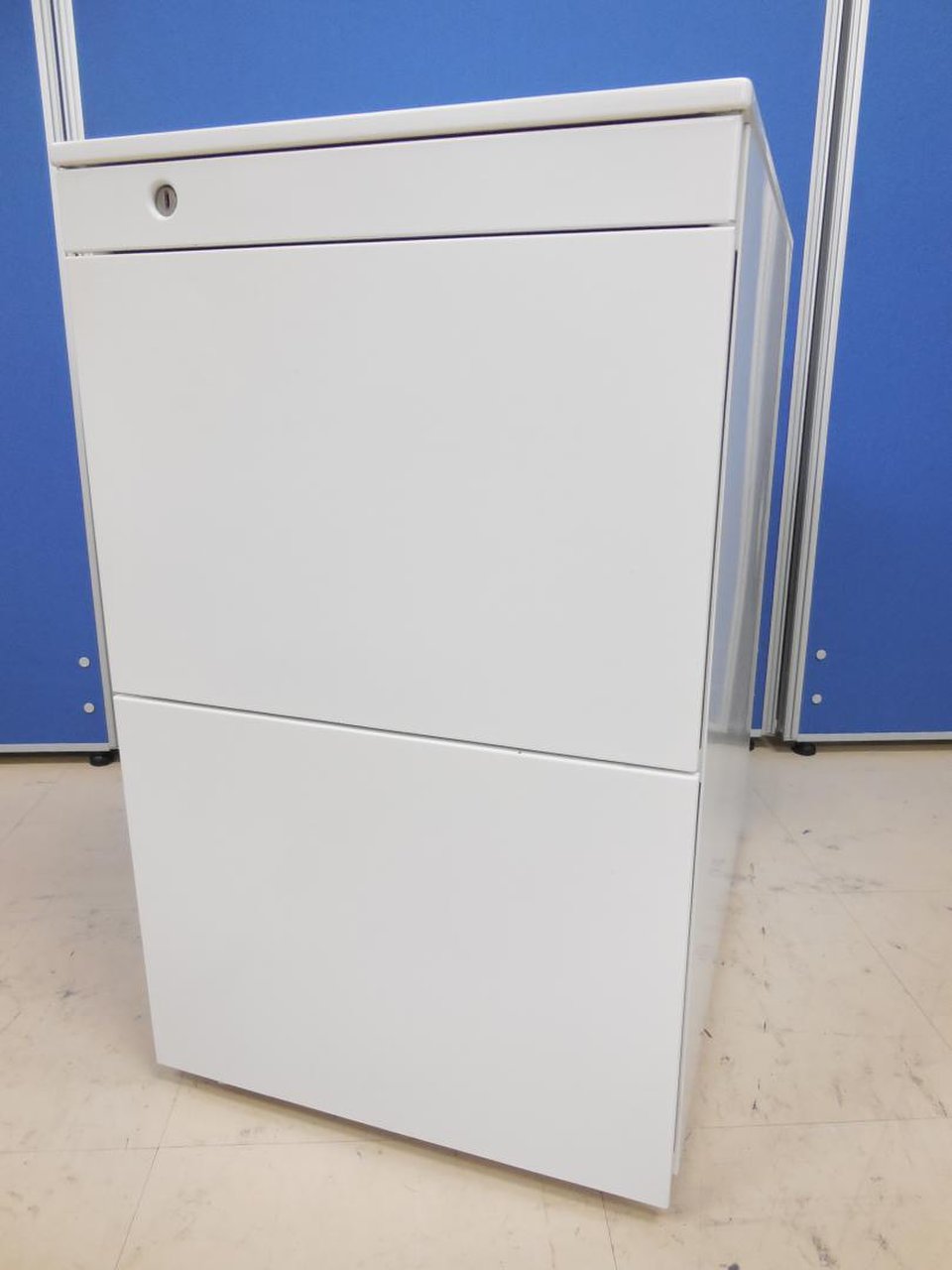 【4台入荷！】オカムラ製 フリーアドレス用 3段ワゴン■収納はお任せ下さい！【高さ650mm】
                        プロユニット 
                                    中古
            