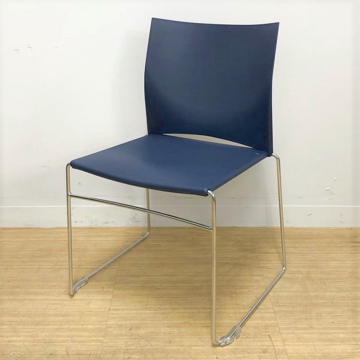 樹脂製のスタッキングチェア　
                        その他シリーズ
                                    中古
            