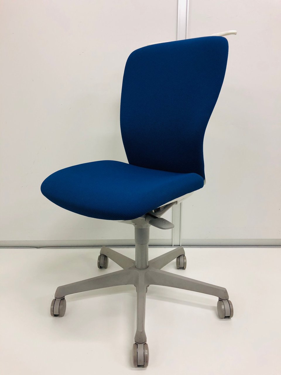 【2017年製】【みんなにやさしくフィットする！】オカムラ/スラート/ブルー

                        スラート 
                                    中古
            