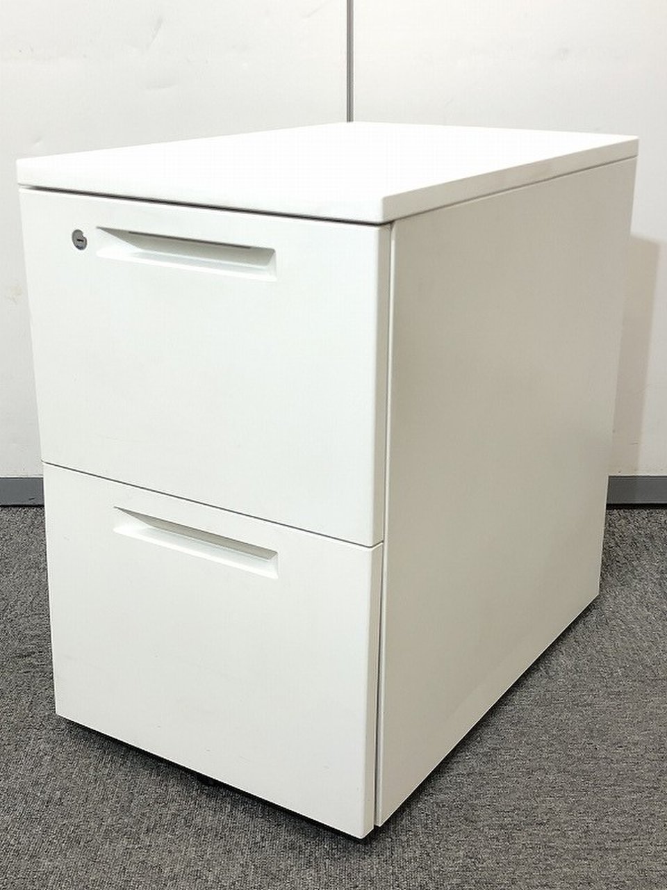 2段ワゴンの美品が入荷しました！｜コクヨ　iS ｜ホワイト　A4ファイル収納｜拠点開設　起業
                        アイエス 
                                    中古
            