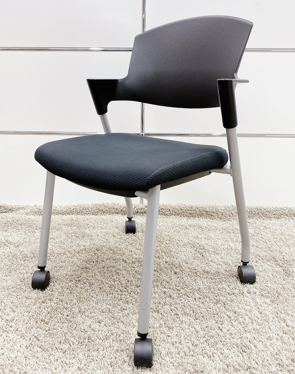 【KS】【数が揃うのはコレ！】
長時間会議でも疲れにくい肉厚クッションです！
■コクヨ■プロッティ■ブラック
                        プロッティ（キャスター付） 
                                    中古
            