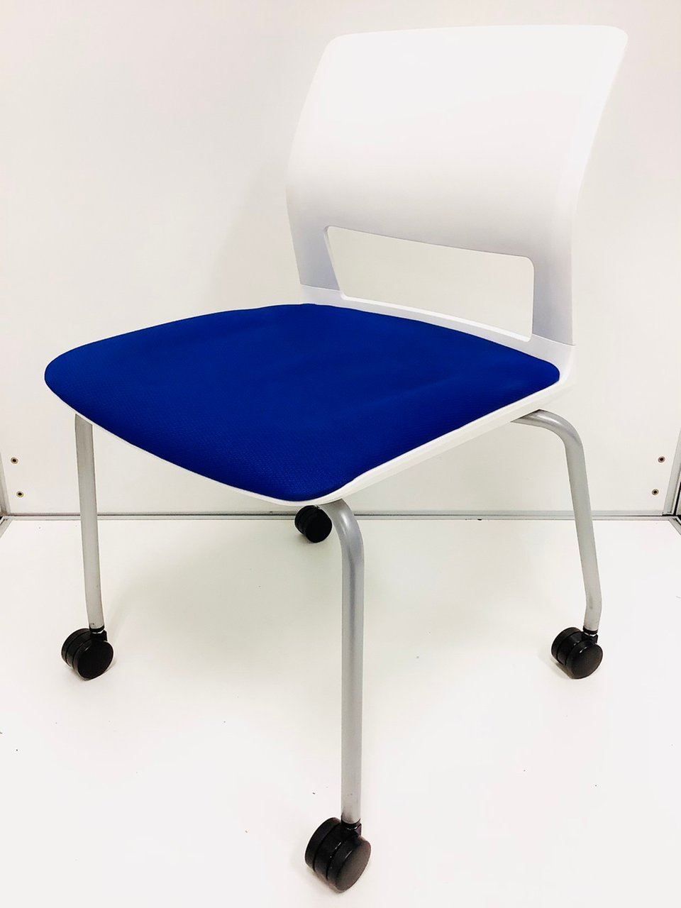 【限定1脚（入替セール）】大人気／定番／シンプル　◆KOKUYO／コクヨ　◆会議用イス 160シリーズ
                        160シリーズ 
                                    中古
            