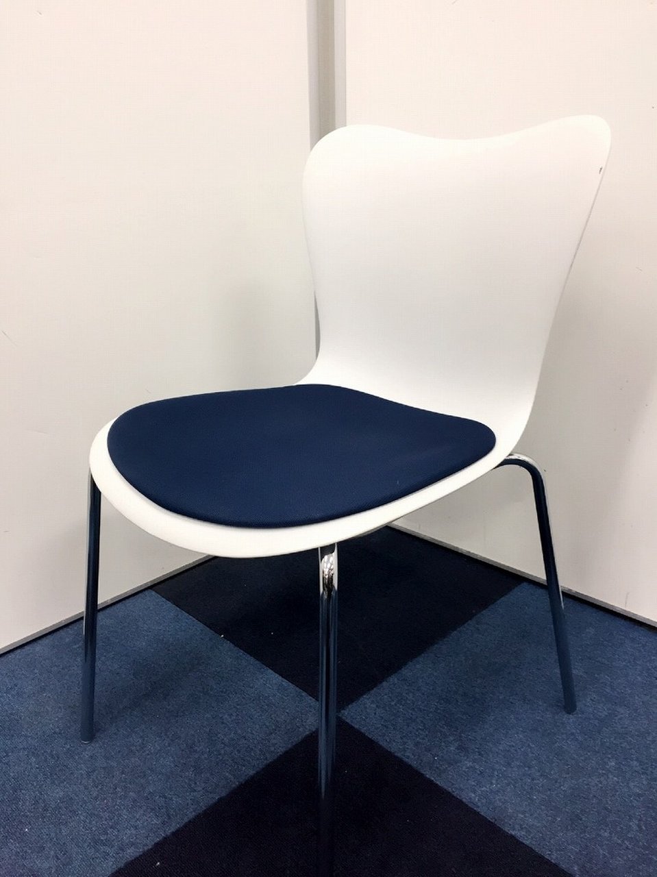 おしゃれな1脚。カフェにぴったり。
                        ML-300 
                                    中古
            