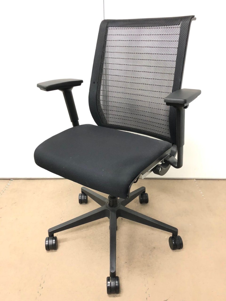 【Tinkチェア】アジャストアーム/体に馴染むチェア/スチールケース製
                        シンクチェア（座:布
                                    中古
            