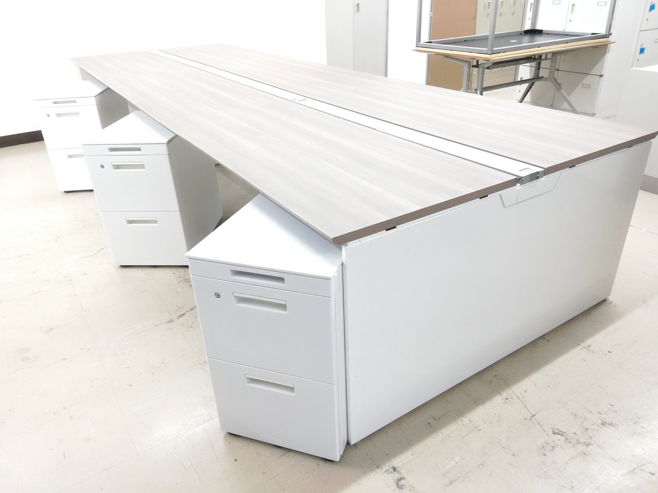 【幅4200㎜】なんと2019年製！レイアウト変更必須フリアドデスクワゴン6台セット※希少天板色：プライズウッドミディアム（MX62）◆オカムラ製【RP】
                        プロユニットフリーウェイ 
                                    中古
            