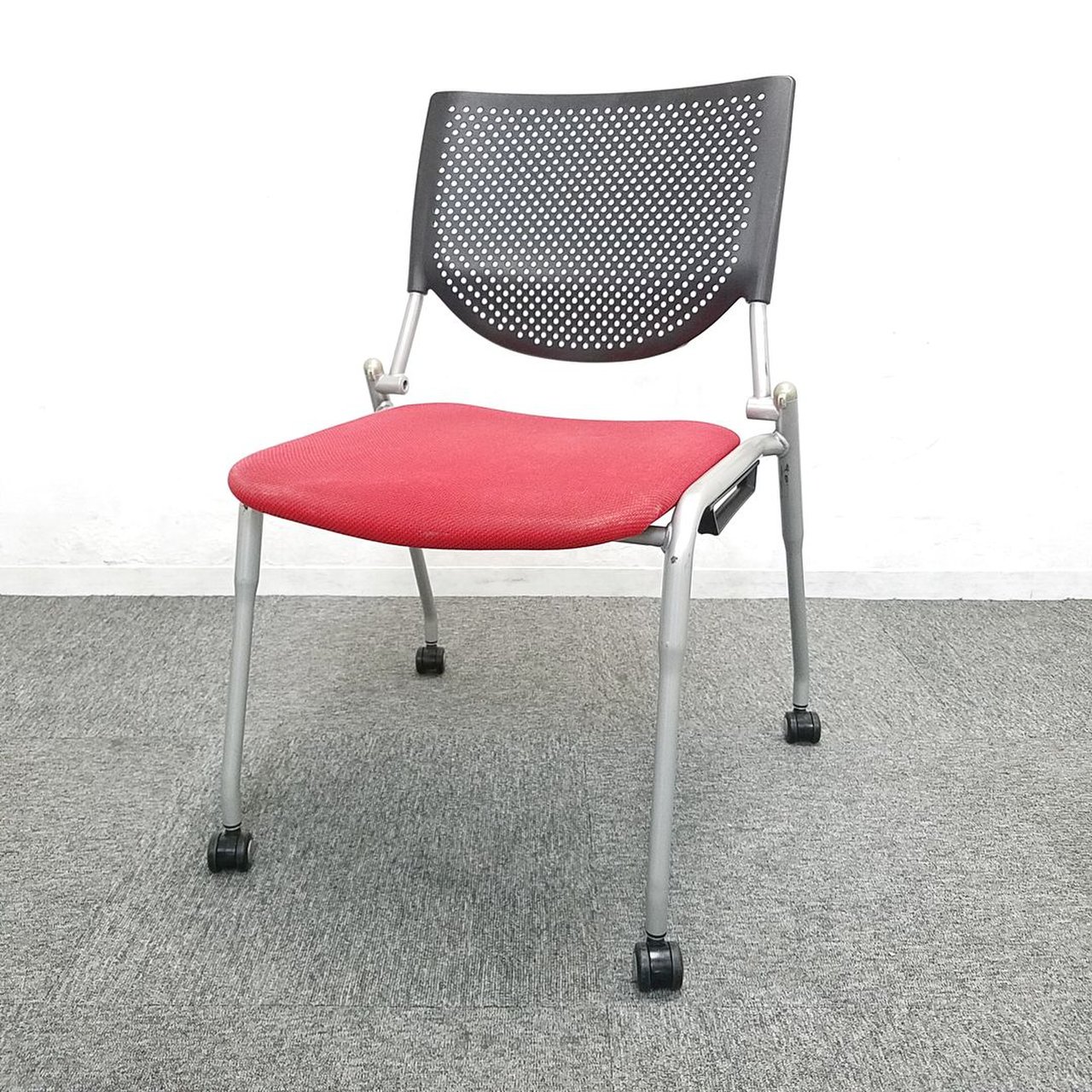 【中古】 オカムラ8139ZZ スタッキングチェア　キャスター付 中古】プロスタック 8139ZZ オカムラ/okamura スタッキング