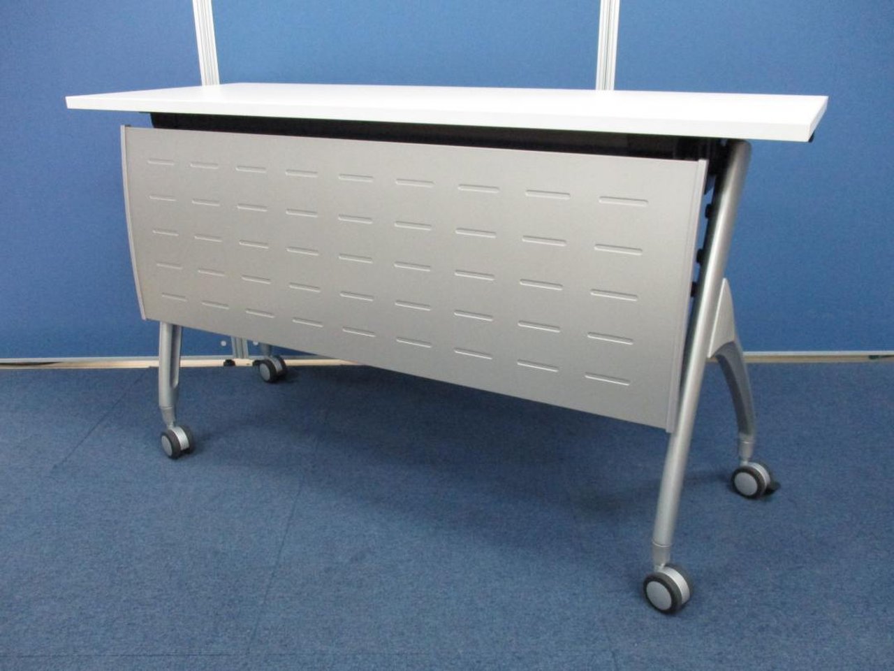 【在庫入れ替えセール】B珍サイズサイドスタックテーブル！【イトーキ製】1～2人で使用がおすすめ！
                        リリッシュ 
                                    中古
            