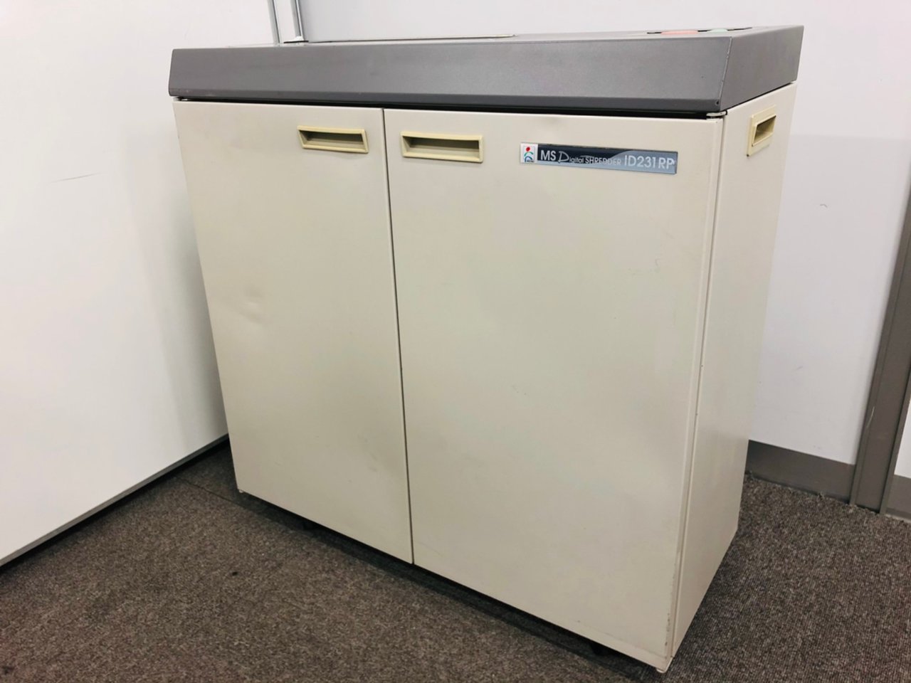 【オツトメ品！】凹みありの為お求めやすく！
【スリムタイプですので少人数のオフィスにも
対応！】
                        MS ID231RP
                                    中古
            