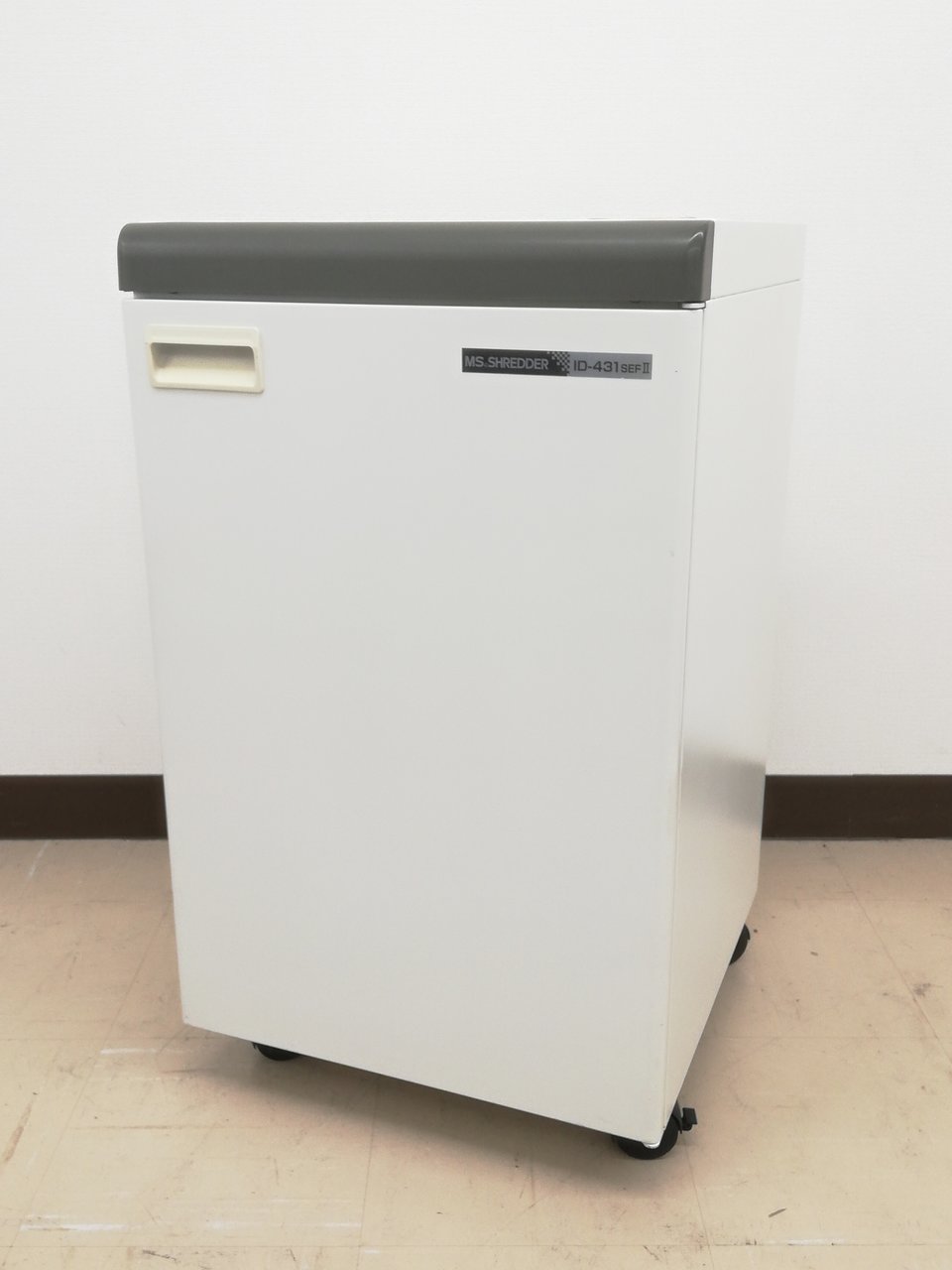 【ハイパワー機入荷！】年末の書類整理便利アイテム！A4用紙約５５枚裁断可能※ちょいと凹みあり◆明光商会製431SEFⅡ【RP】
                        IDシリーズ 
                                    中古
            