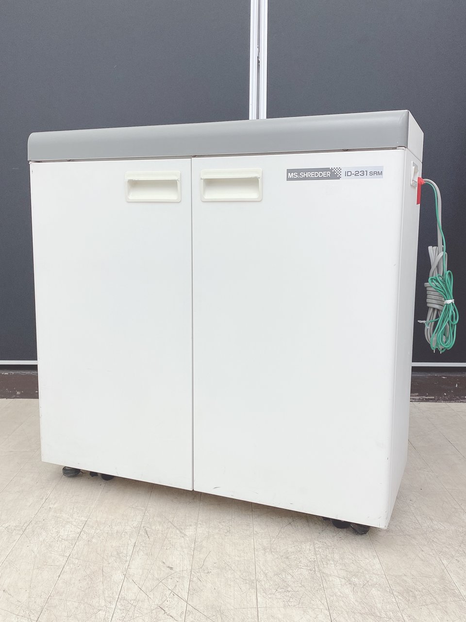 【小さな巨人】コンパクトでもパワーございます！メディアシュレッダー【明光商会製】MSシリーズ
                        IDシリーズ 
                                    中古
            