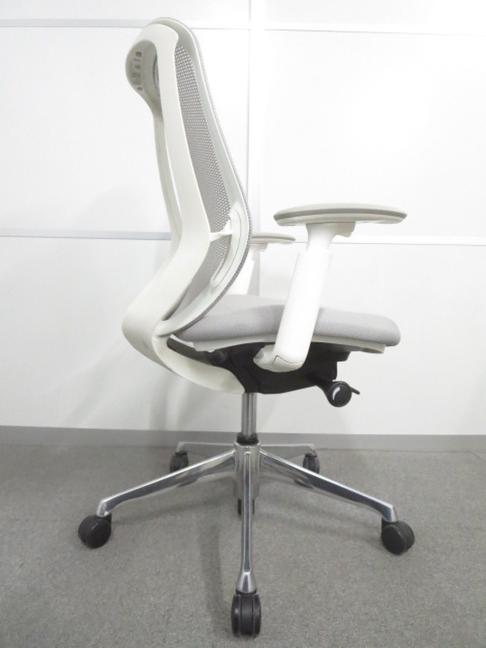 中古】シルフィー C685BW-FMR3 オカムラ/okamura 肘付ハイバックチェア 