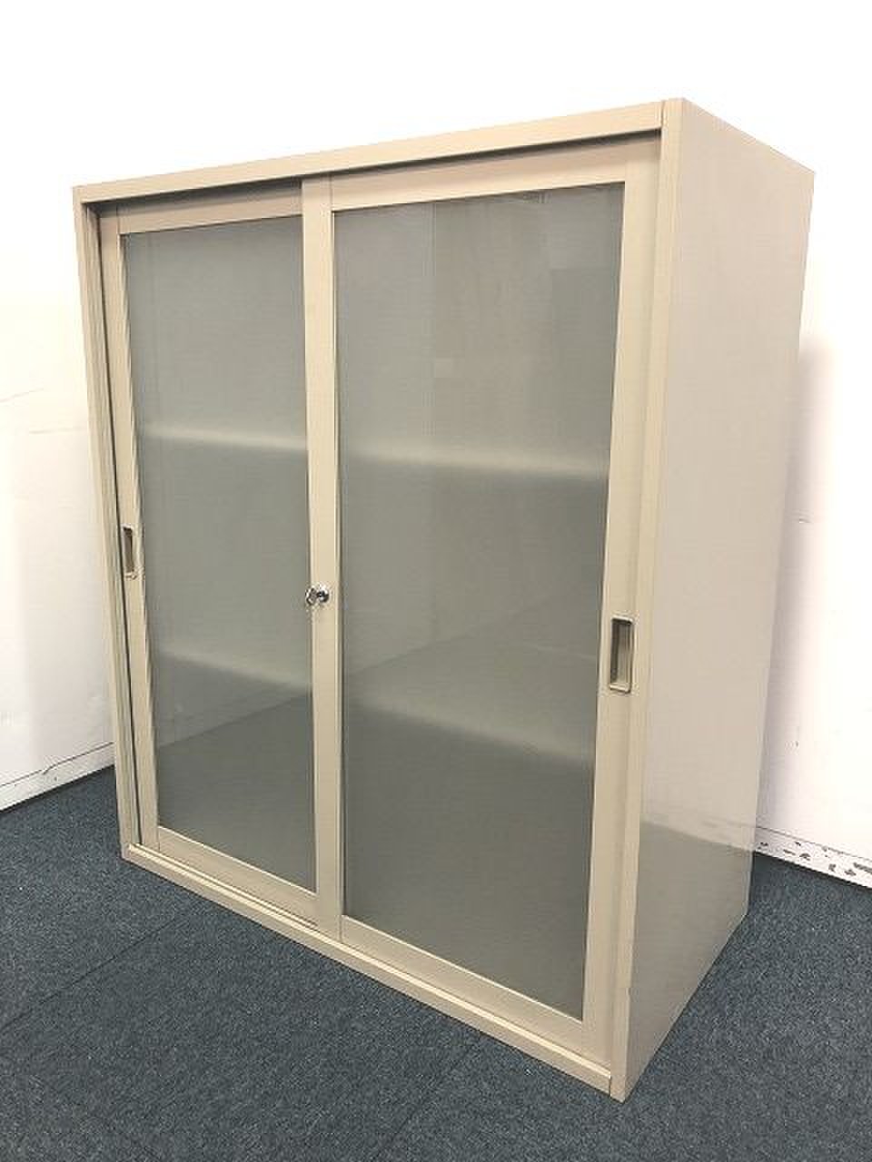 【半透明ガラス扉の引き違い書庫の入荷です！！】
                        その他シリーズ
                                    中古
            