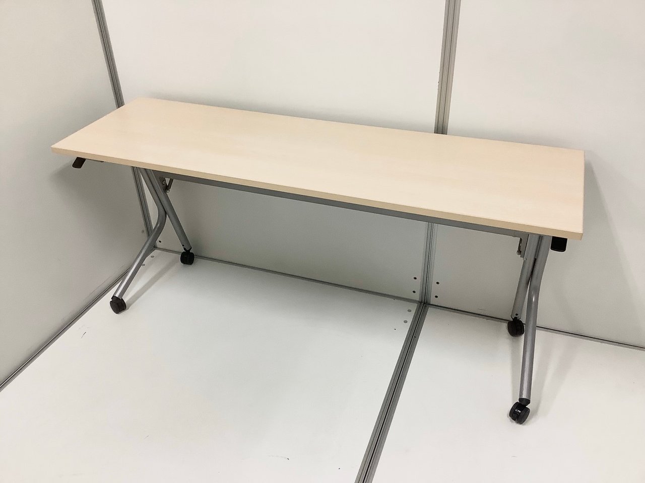 打痕があるためお安く！【コンパクトに収納可能！】オカムラ/ネスティア　フォールディングテーブル　★
                        ネスティア 
                                    中古
            