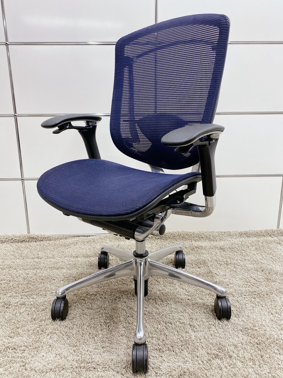 【限定1脚！】
今季人気チェアのバロンチェアの上位互換！！■オカムラ　■コンテッサ　■メッシュ
                        コンテッサ 
                                    中古
            