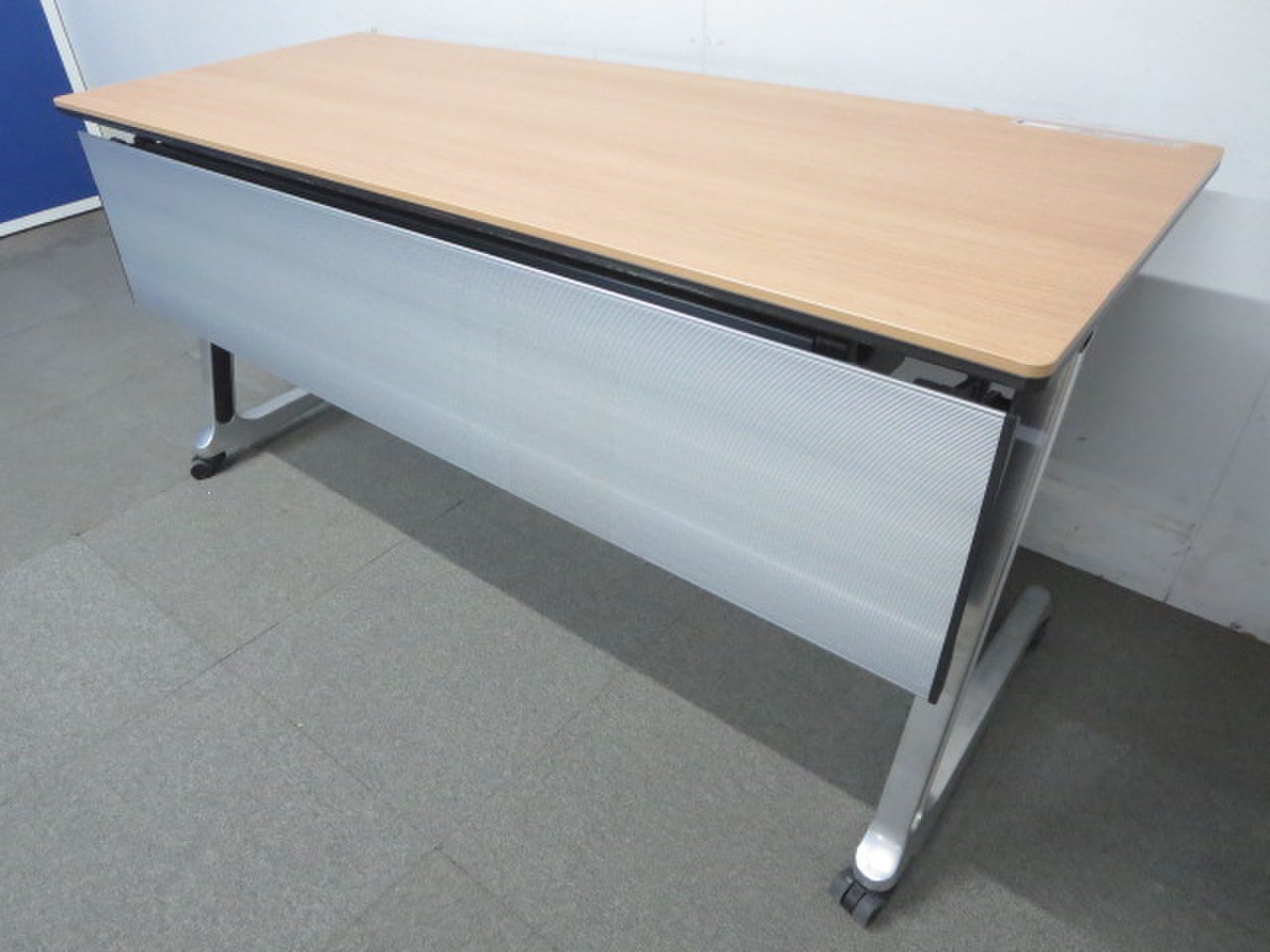 奥行600！収納も便利なスタックテーブル入荷！オカムラ/インターアクト/ナチュラル
                        インターアクト MT 
                                    中古
            