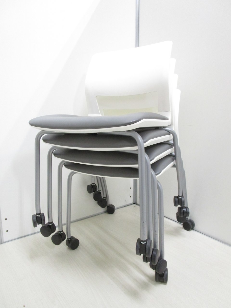 【お得なセット】ミーティングチェア4脚セット【1脚分無料】
                        160シリーズ 
                                    中古
            