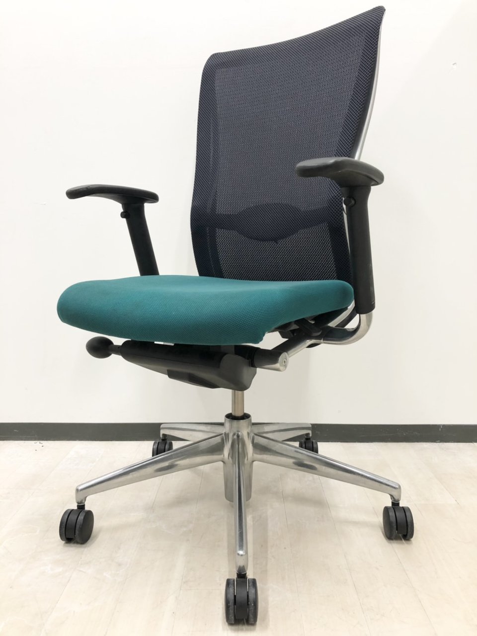 高感度ショップで2023年売れたブランド 中古】フォスターチェア 肘付ハイバックチェア コクヨ/KOKUYO デスクチェア