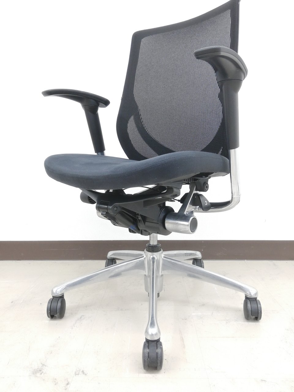 オカムラ　ゼファー　メッシュ　座面バックスキン　オフィスチェア 中古】ゼファー（メッシュ） オカムラ/okamura 肘付ハイバック