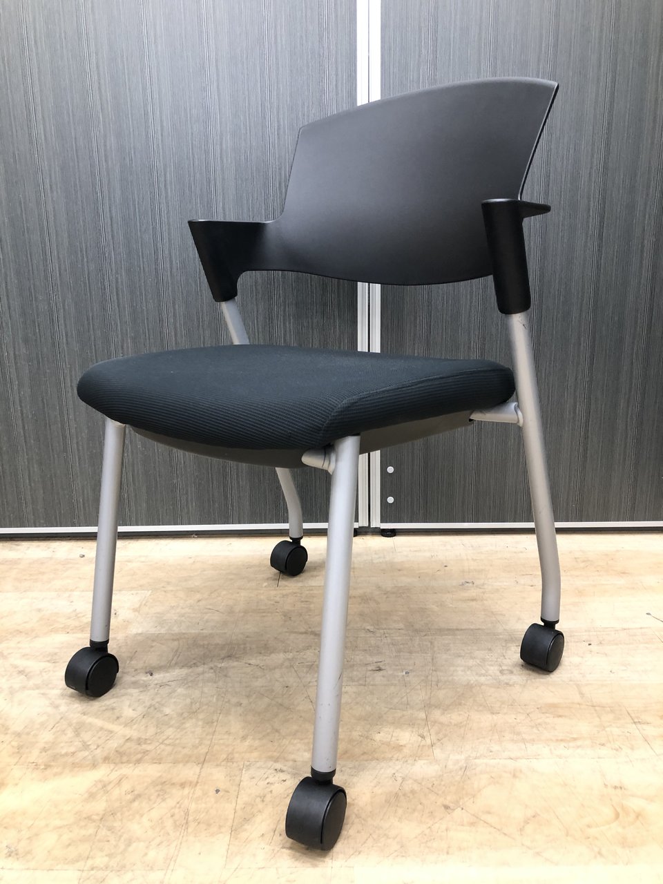 【必要数お問い合わせください】汎用性に定評有!会議室の必需品【中古】【オフィス家具】【東京】【大阪】【愛知】【岐阜】
                        プロッティ（キャスター付） 
                                    中古
            