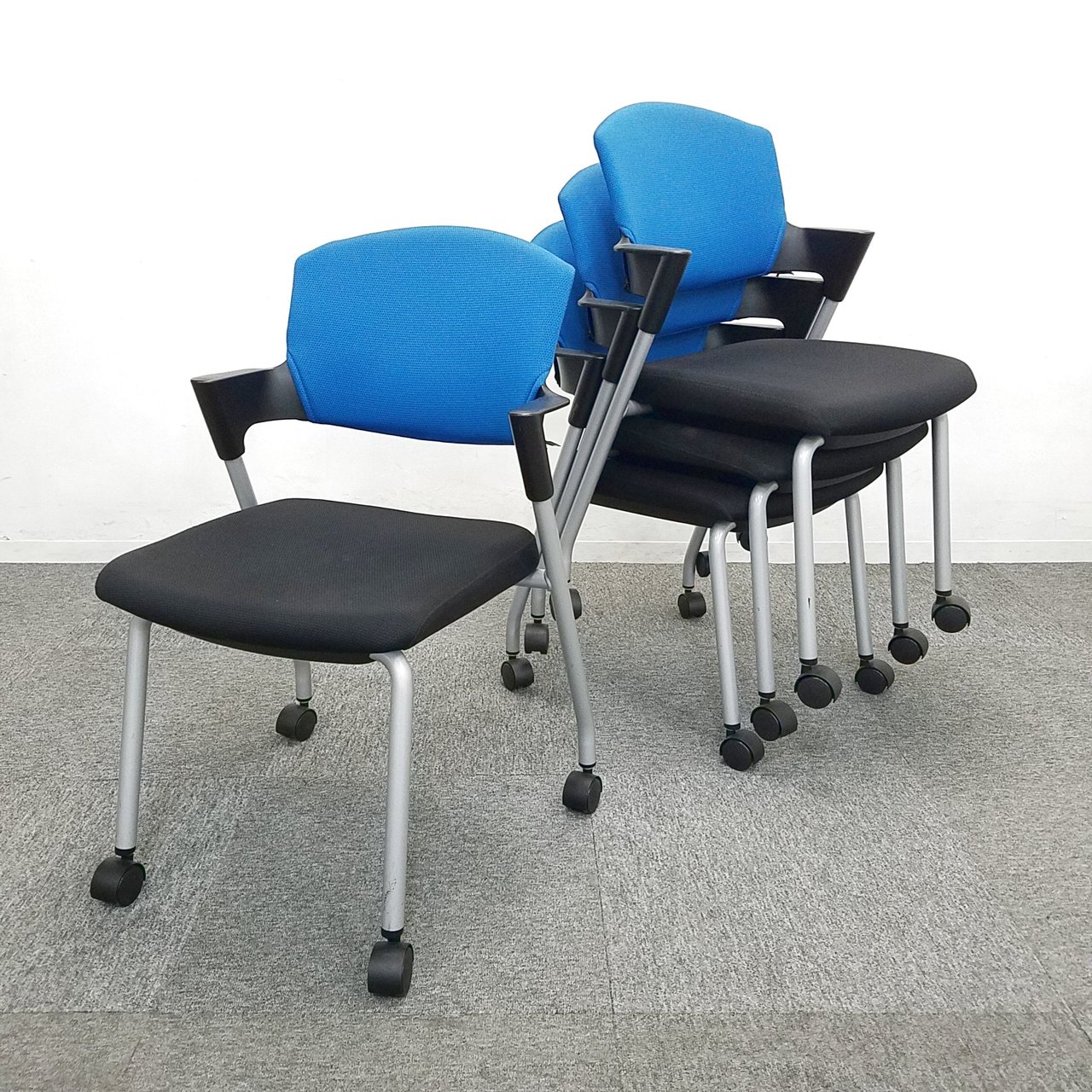 【4セット入荷】人気定番商品入荷！中古　スタックチェア　スタッキングチェア　ミーティングチェア　コクヨ　オフィス
                        プロッティ（キャスター付） 
                                    中古
            