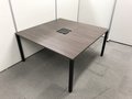 【2018年製】木目カラーのスクエアテーブルが入荷！組み合わせて使えば執務スペースにピッタリ。【美品】
