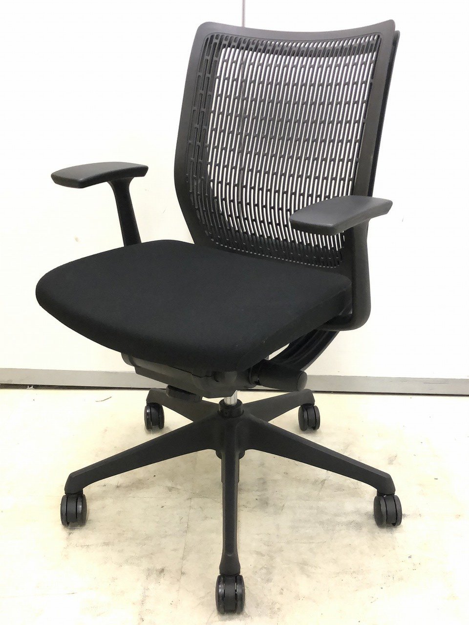 高級感のあるローコストチェア！オカムラ/ヴィスコンテ
                        ヴィスコンテ 
                                    中古
            