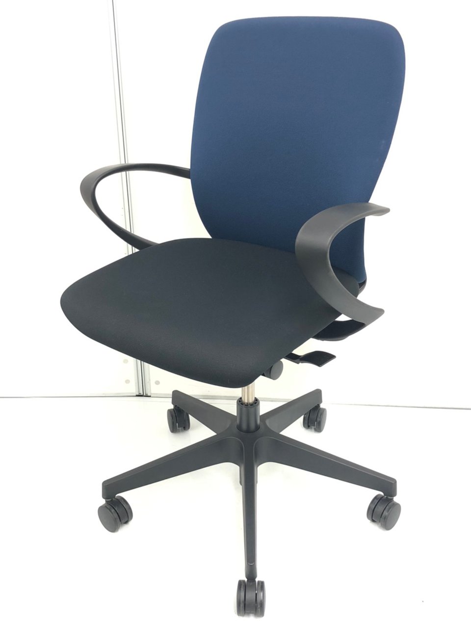 【ロットで入荷‼】イトーキ/フルゴ/ブラック
                        フルゴ 
                                    中古
            