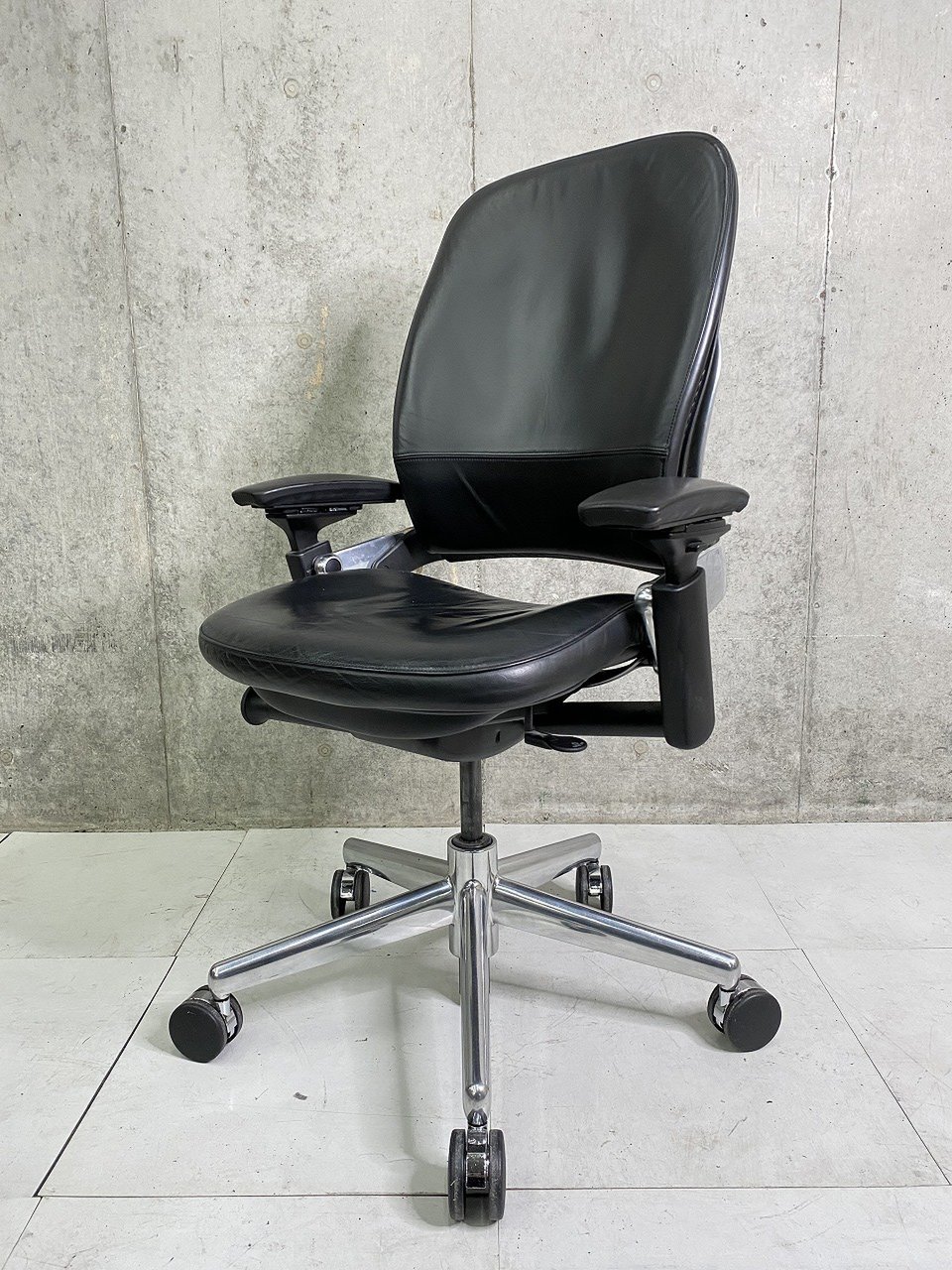 中古】リープV2 Steelcase/スチールケース 肘付ハイバックチェア 311369 - 中古オフィス家具ならオフィスバスターズ